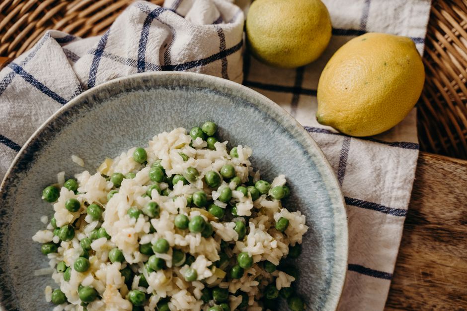 chicken and rice dinner with lemon